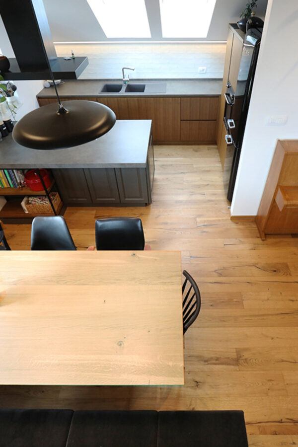 Potkrovlje – toplina drveta s pogledom na jezero